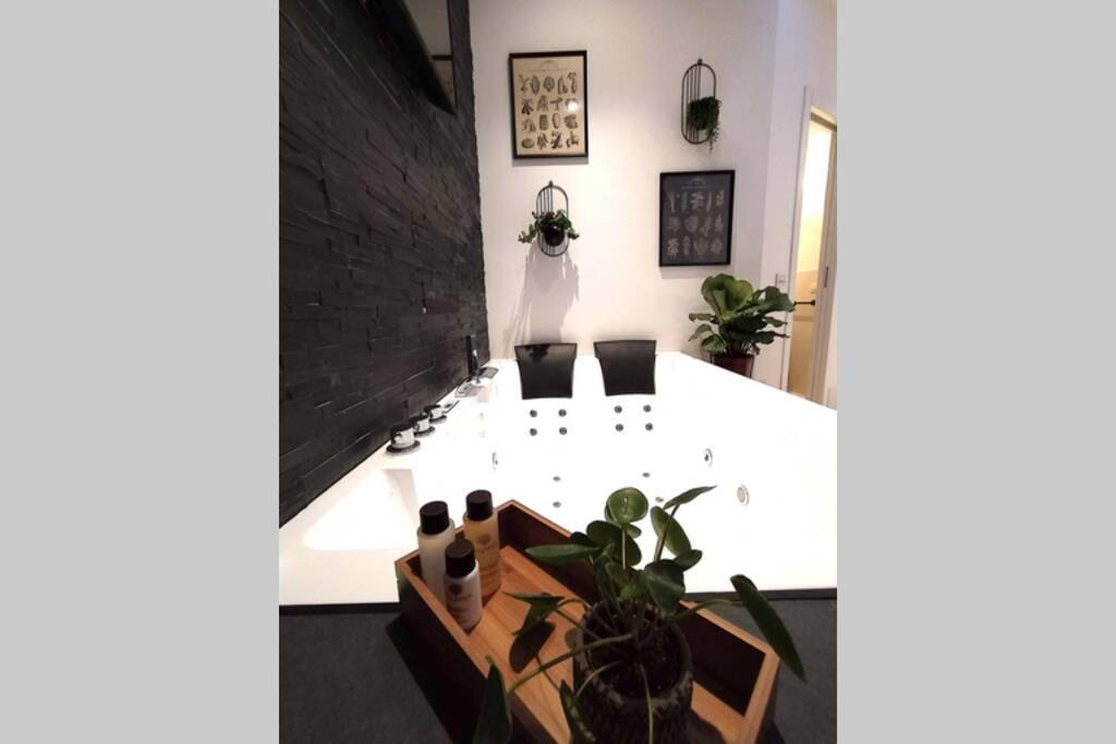 Elegante Open Space Con Vasca Idromassaggio A Trastevere Exteriér fotografie