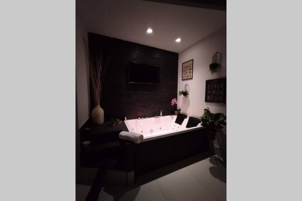 Elegante Open Space Con Vasca Idromassaggio A Trastevere Exteriér fotografie
